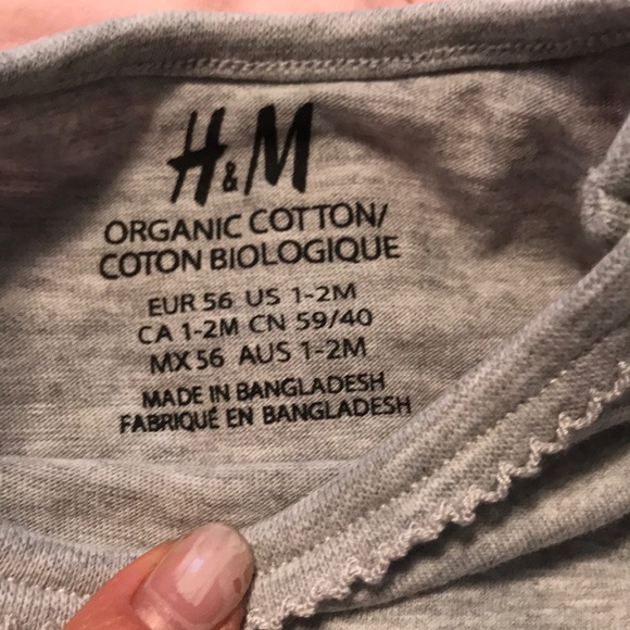 H & M tops for baby - Picture 3 of 3